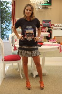 Look mini saia xadrez com camiste thassia naves