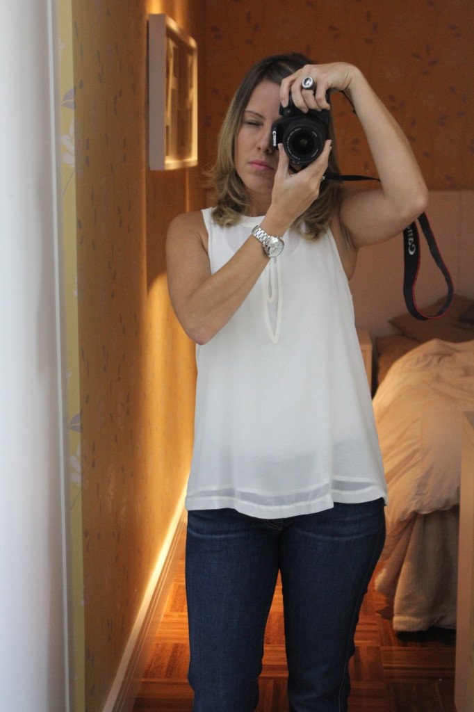 Look do dia casual jeans seven e camiseta branca