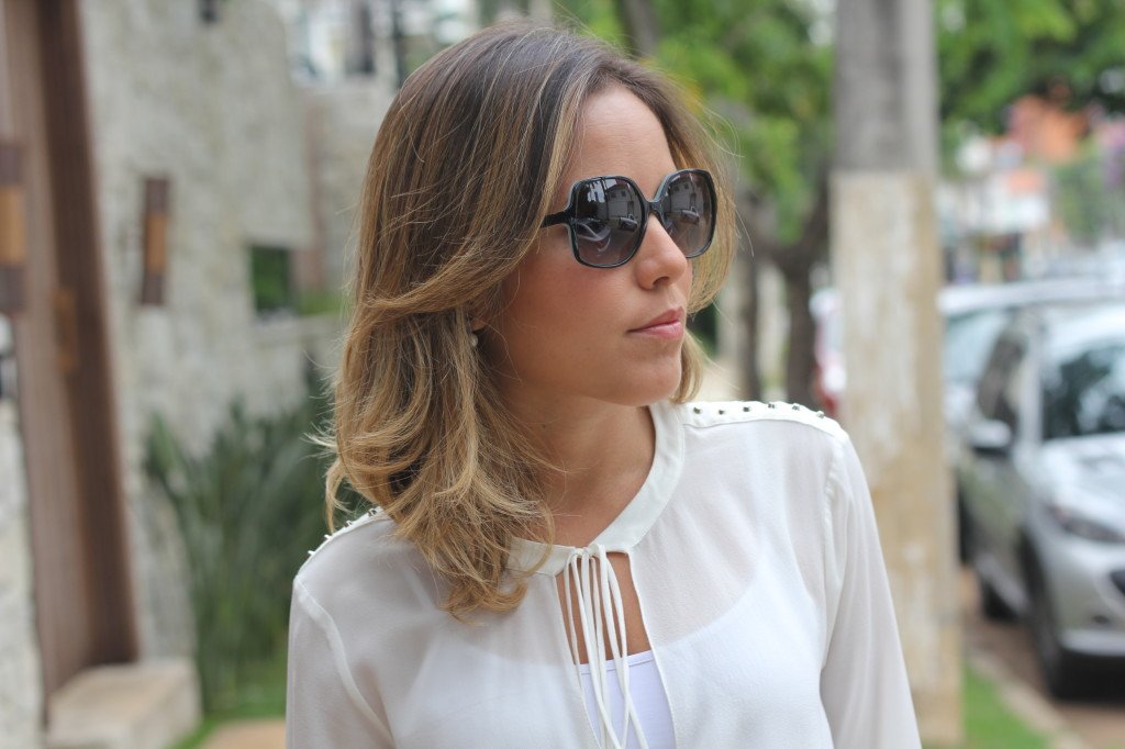 Look do dia trabalho pérolas da chris castro calça flare turquesa renata campos blusa branca le lis blanc 7