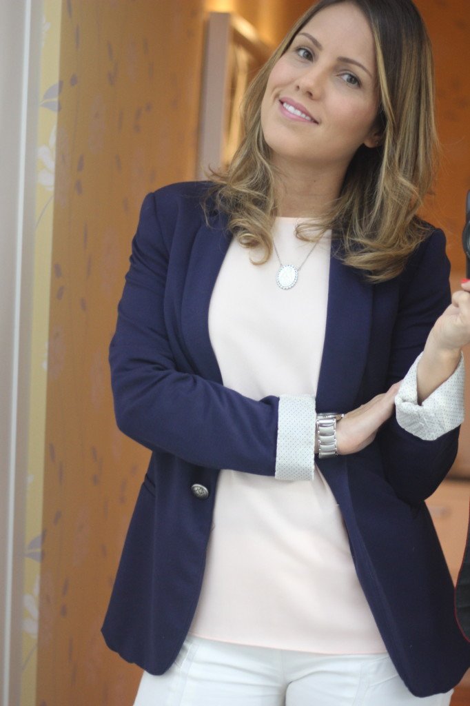 Look do dia trabalho pérolas chris castro calça branca bobstore regata blazer malha zara 8