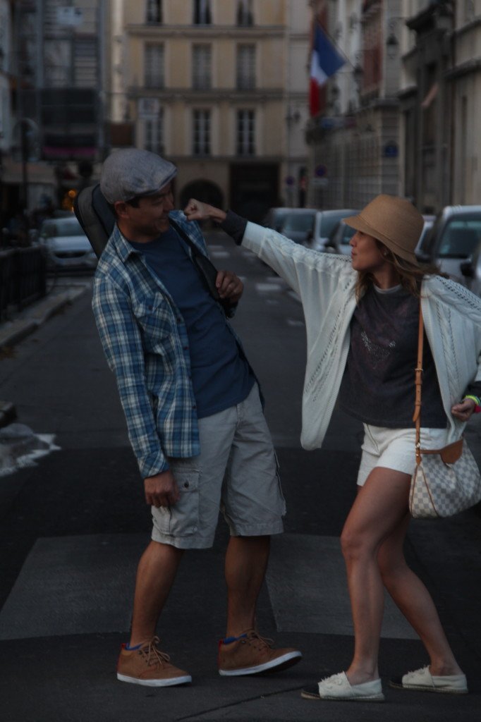 Pérolas da chris em paris marais look do dia short branco moletom cardigã chapéu espadrilhe chanel 12