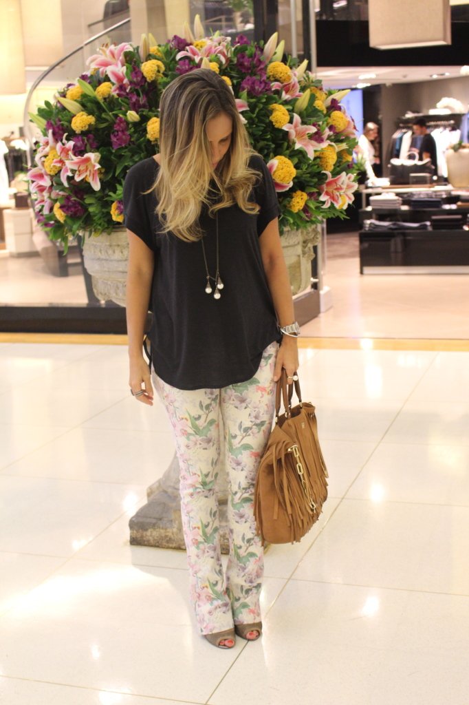 Look do dia jeans floral básico pérolas chris castro 2